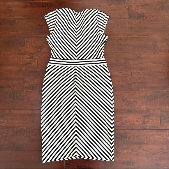 REISS Petula Shift Dress Knee Length Black White Stripe Chevron Print Size 8 - Picture 5 of 11